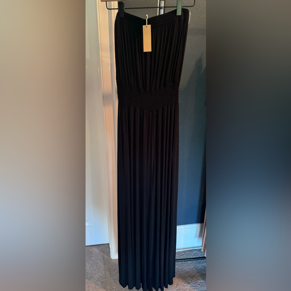 Bamboo strapless jumpsuit, color black.